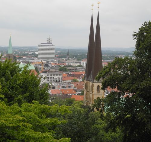 Blick von der Sparrenburg auf Bielefeld.
