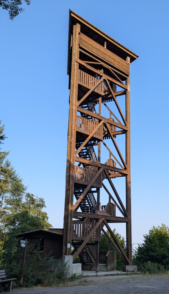 Der Aussichtsturm "Fünf-Seen-Blick".
